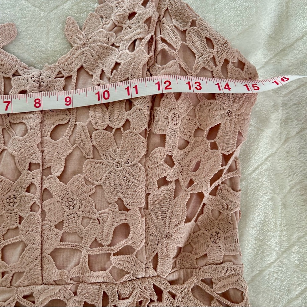 Express Women’s Pale Truffle Pink Floral Lace Midi Dress Size Small Petite - Picture 9 of 11